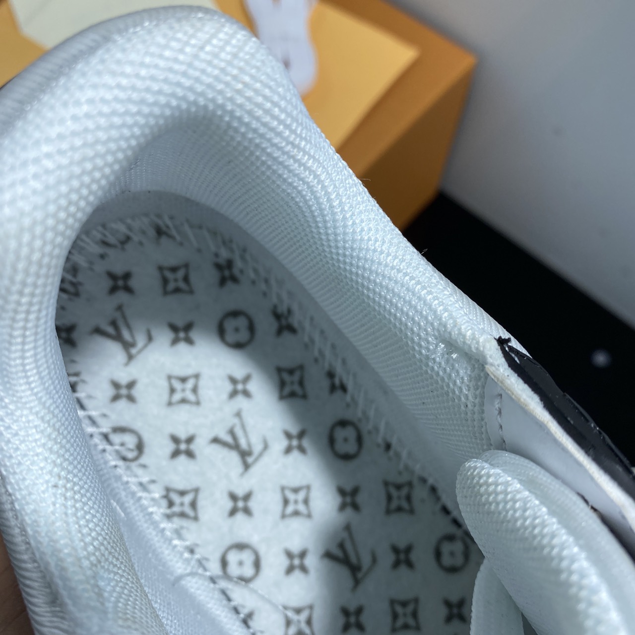 GIÀY L.V TRAINER SNEAKER WHITE BLACK LAI AU SC [ FULL BOX + FREE SHIP ] GIÀY TH