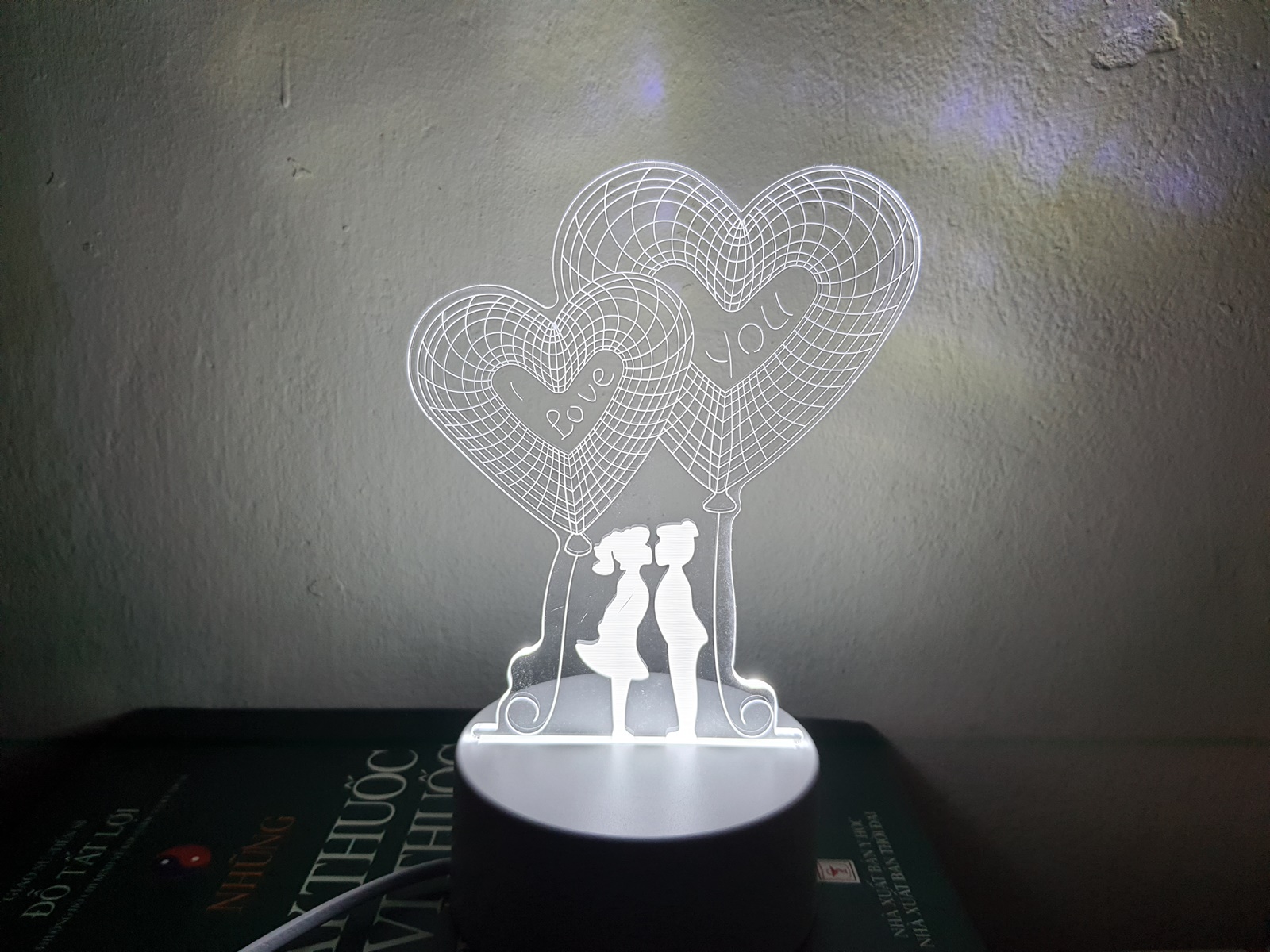 Đèn led 3D trang trí để bàn: mẫu Nụ hôn đầu
