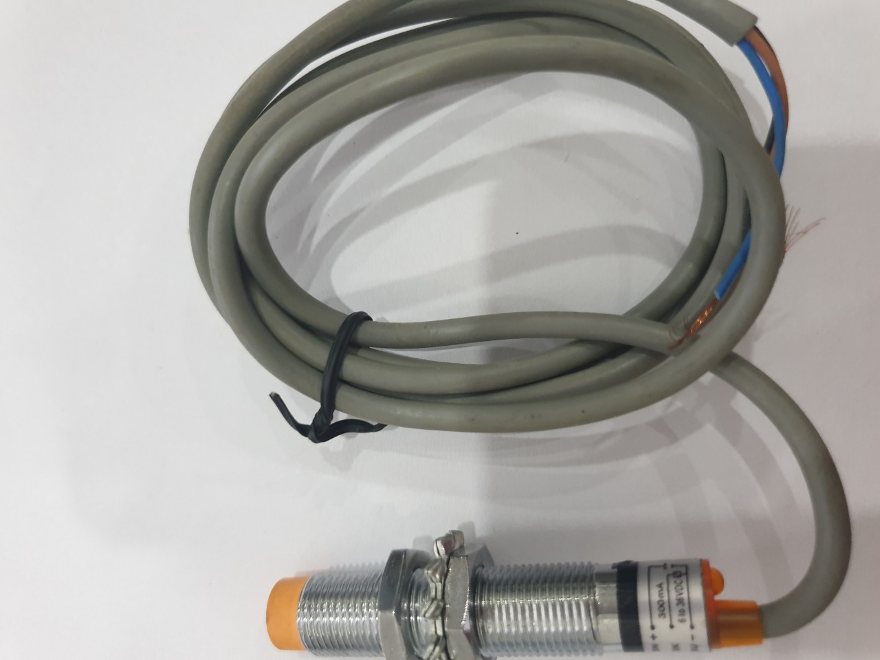 Cảm biến tiệm cận Omron E2E - X5 MF1 PNP No 12-24VDC