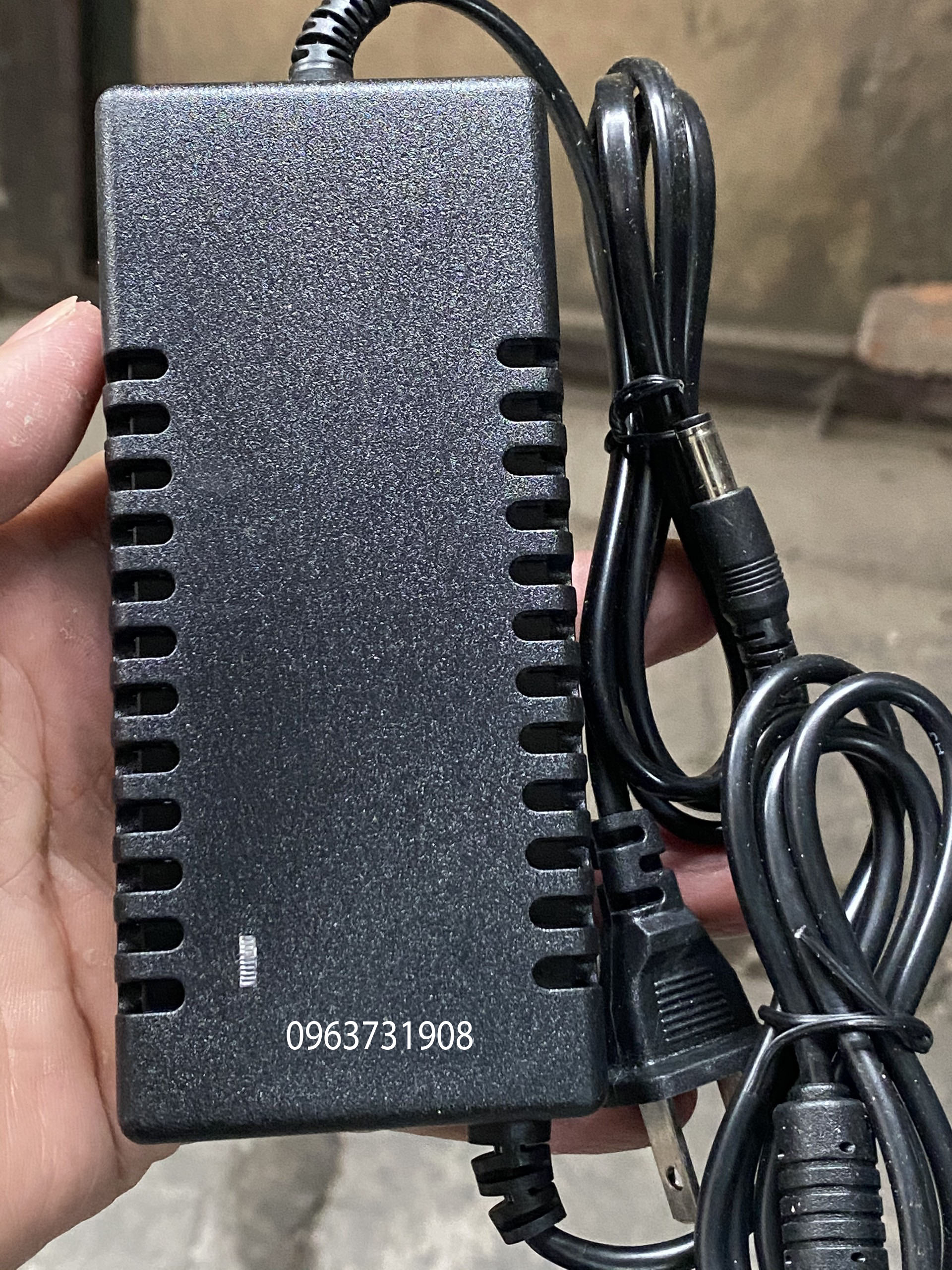 Sạc pin máy khoan 25.2V-2A Sạc Pin 6S 22V-25V