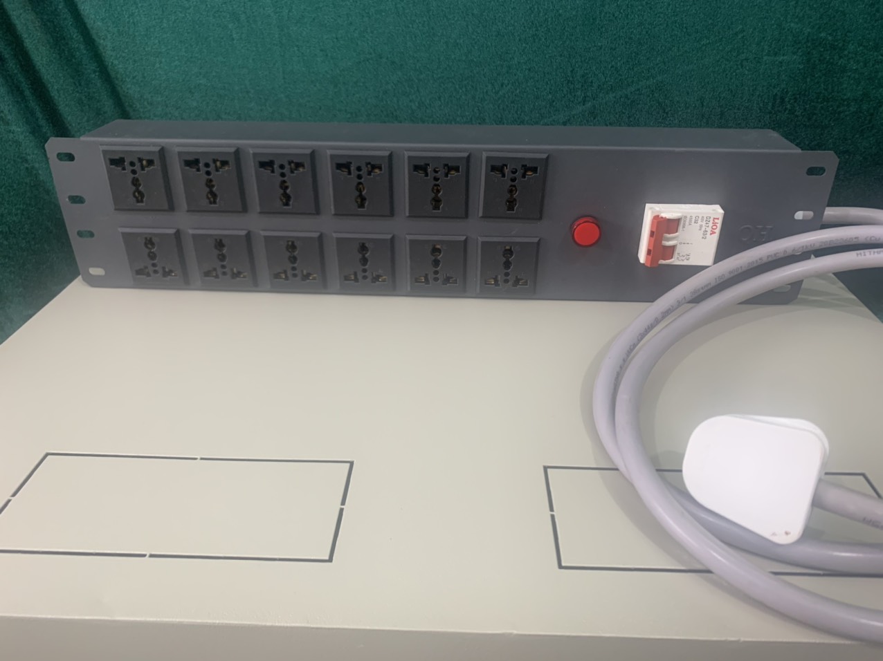 Ổ CẮM ĐIỆN ĐA NĂNG 12 CỔNG CB 32A CHUẨN 19''