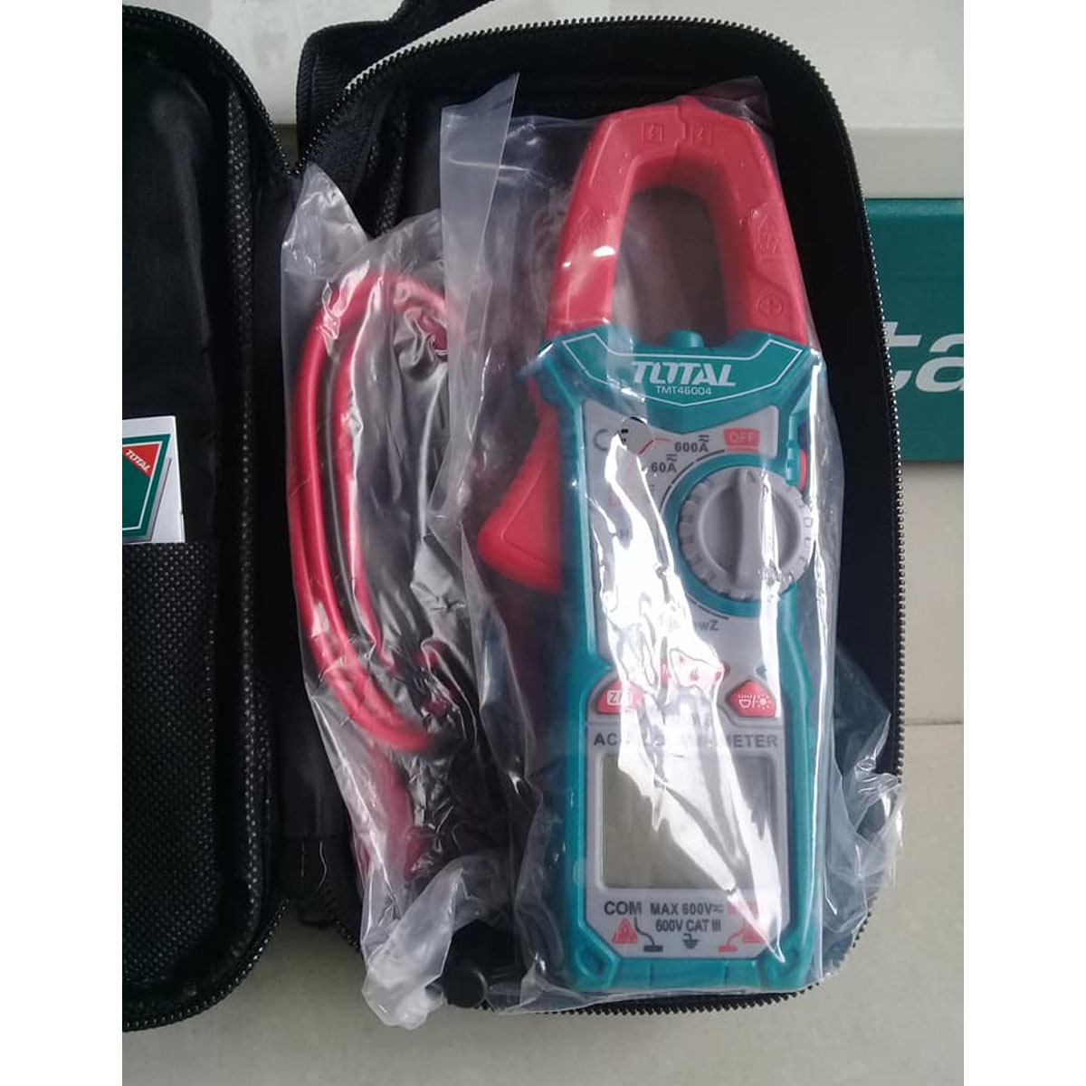 Ampe kìm đo DC/AC Total TMT46004 Thiết bị điện - 6000 số đếm / Giữ dữ liệu - Dòng điện một chiều: 60A / 600A ± (2,5% + 5) Hiệu suât: 1% ~ 99% ± (10% + 2)