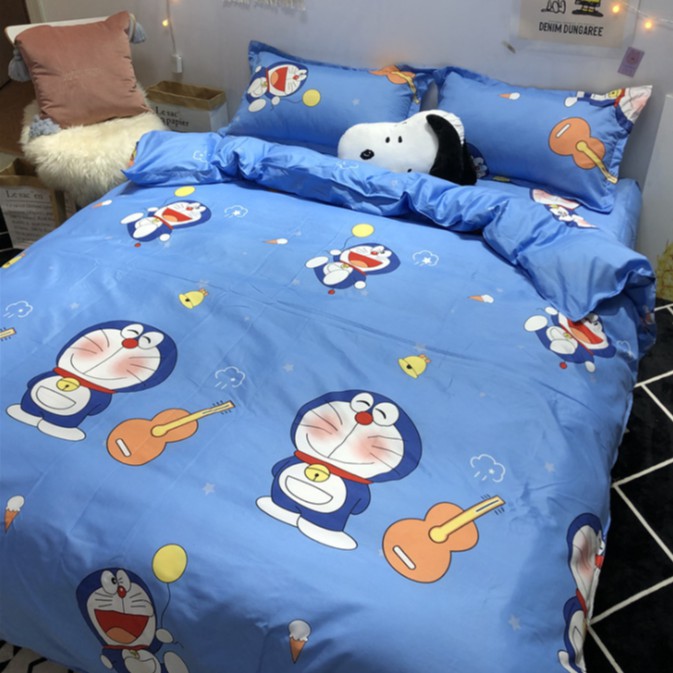 Bộ Ga Gối 3 Món Chất Liệu Cotton Poly Mẫu DORAEMON ĐÁNH ĐÀN