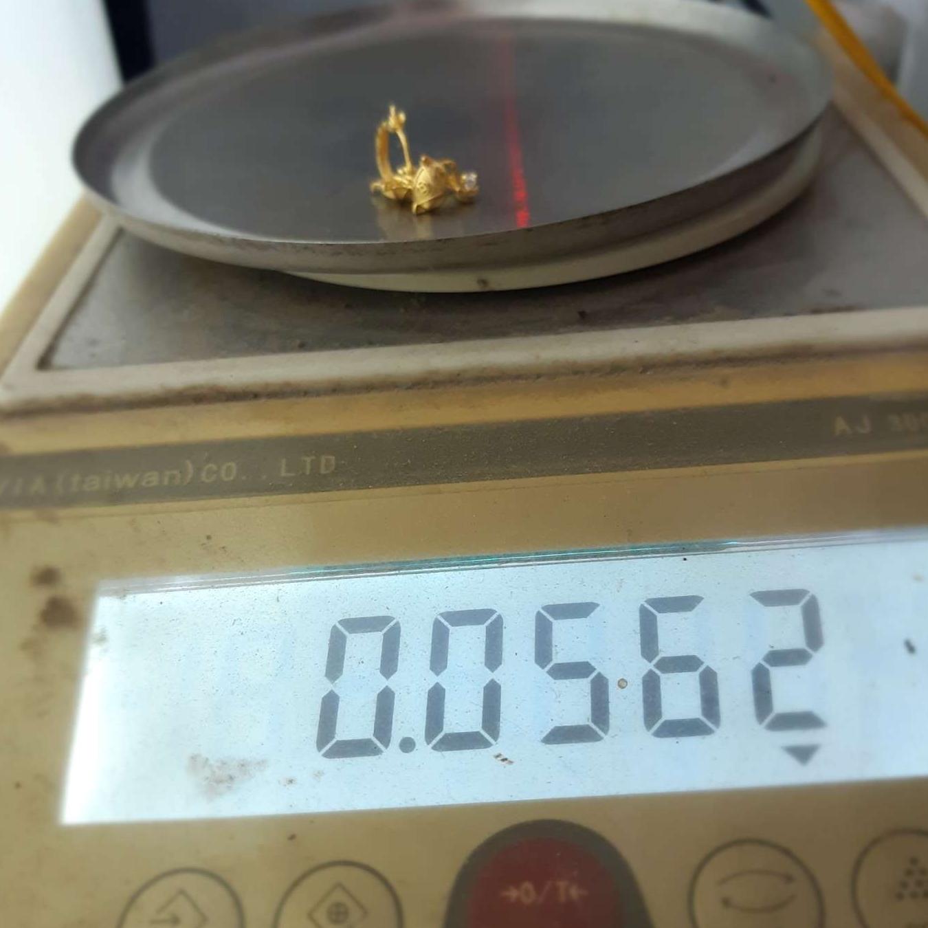 Khuyên tai vàng tây mặt hồ ly