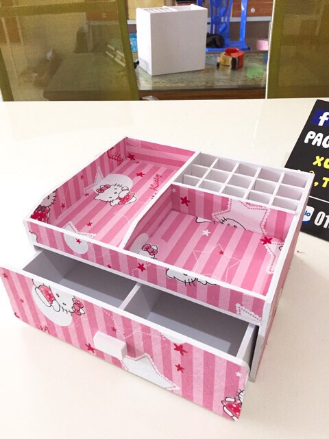 Kệ mỹ phẩm 25cm hellokitty sọc