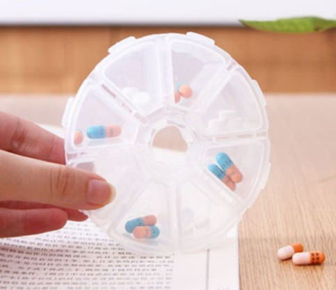 Hộp nhựa tròn 8 ngăn đựng thuốc phụ kiện