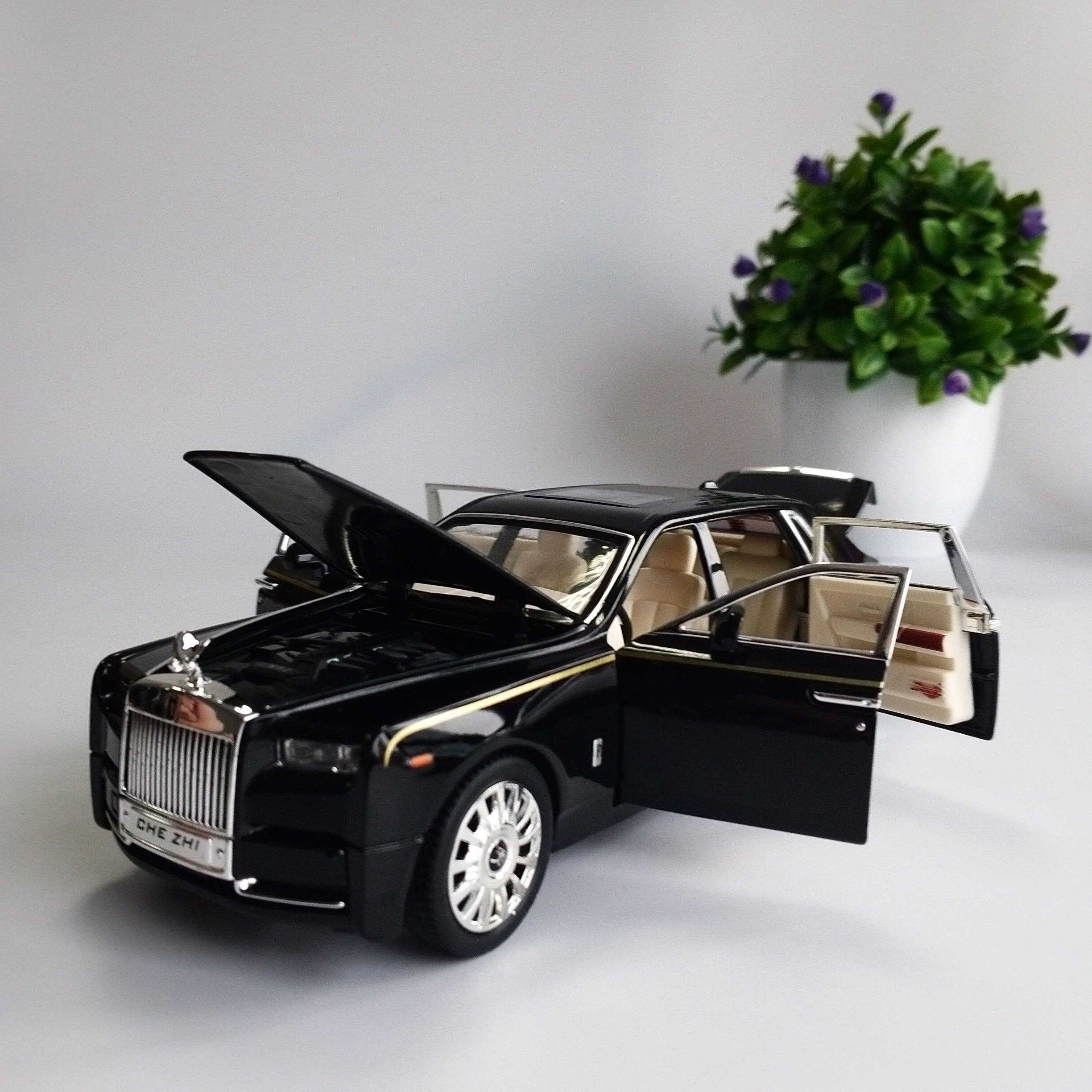 XE MÔ HÌNH Ô TÔ ROLLS ROYCE PHANTOM VIII BẰNG SẮT CAO CẤP