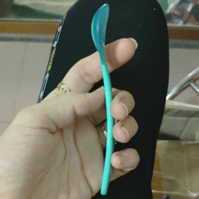 Thìa ăn dặm báo nóng Kichi cho bé