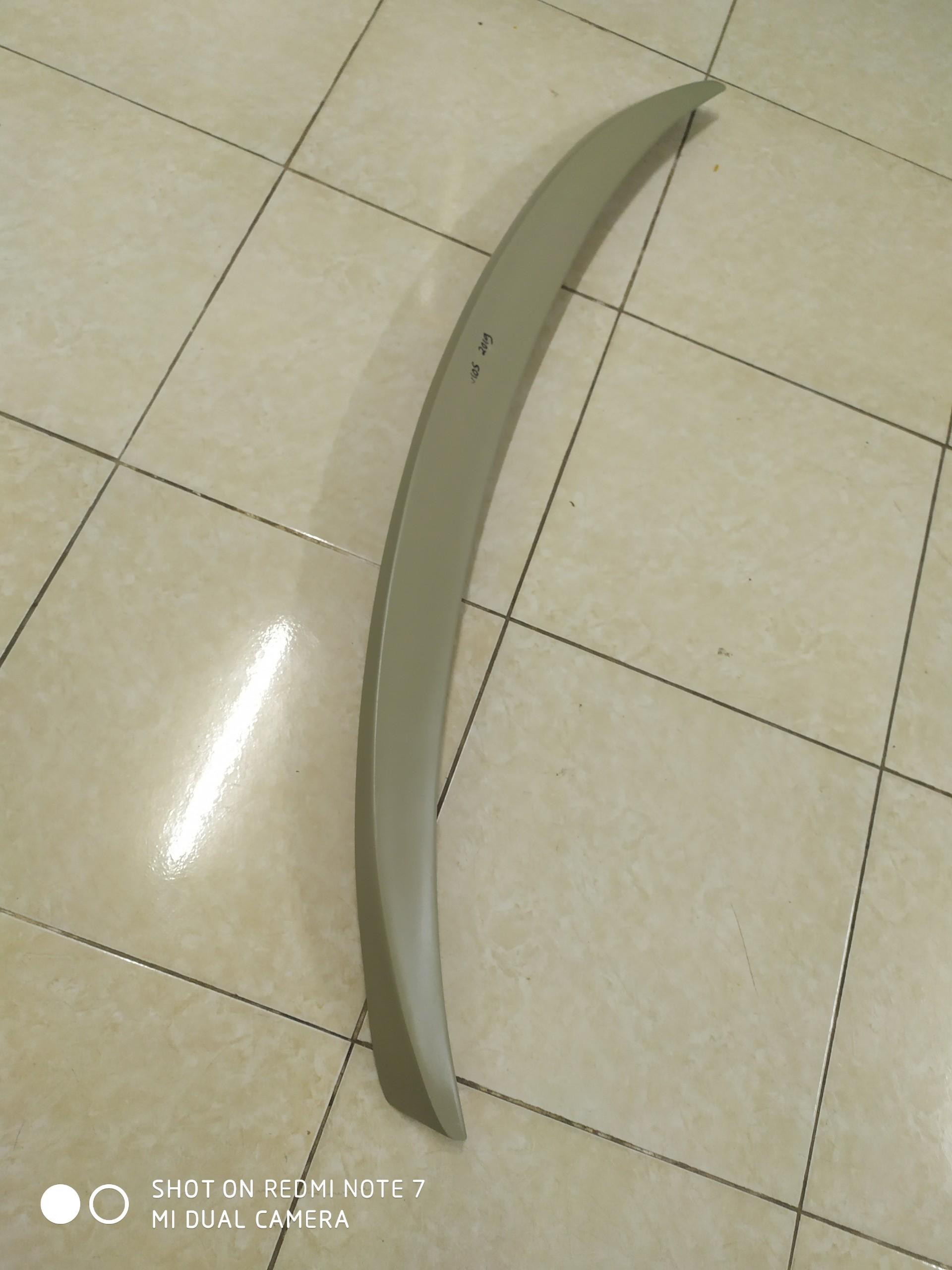 Đuôi gió vios liền cốp 2019 hàng mộc chưa sơn
