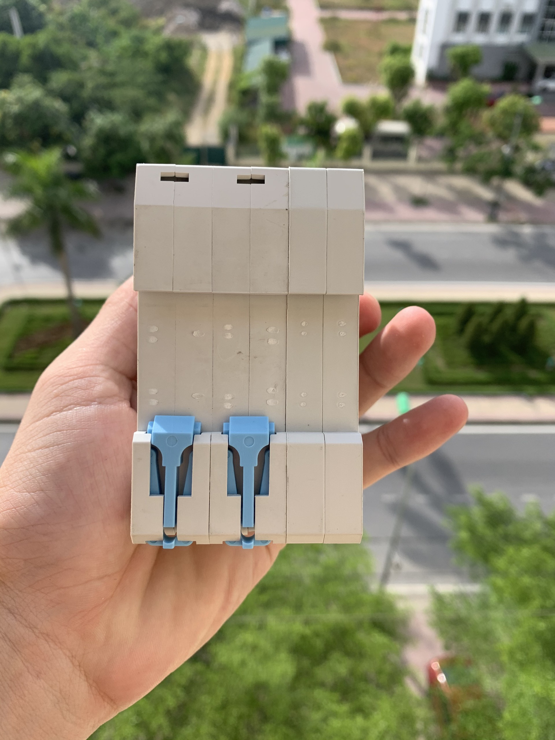 APTOMAT TUYA  ZIGBEE 63/40A CO ĐO SỐ ĐIỆN THEO THÁNG 2021