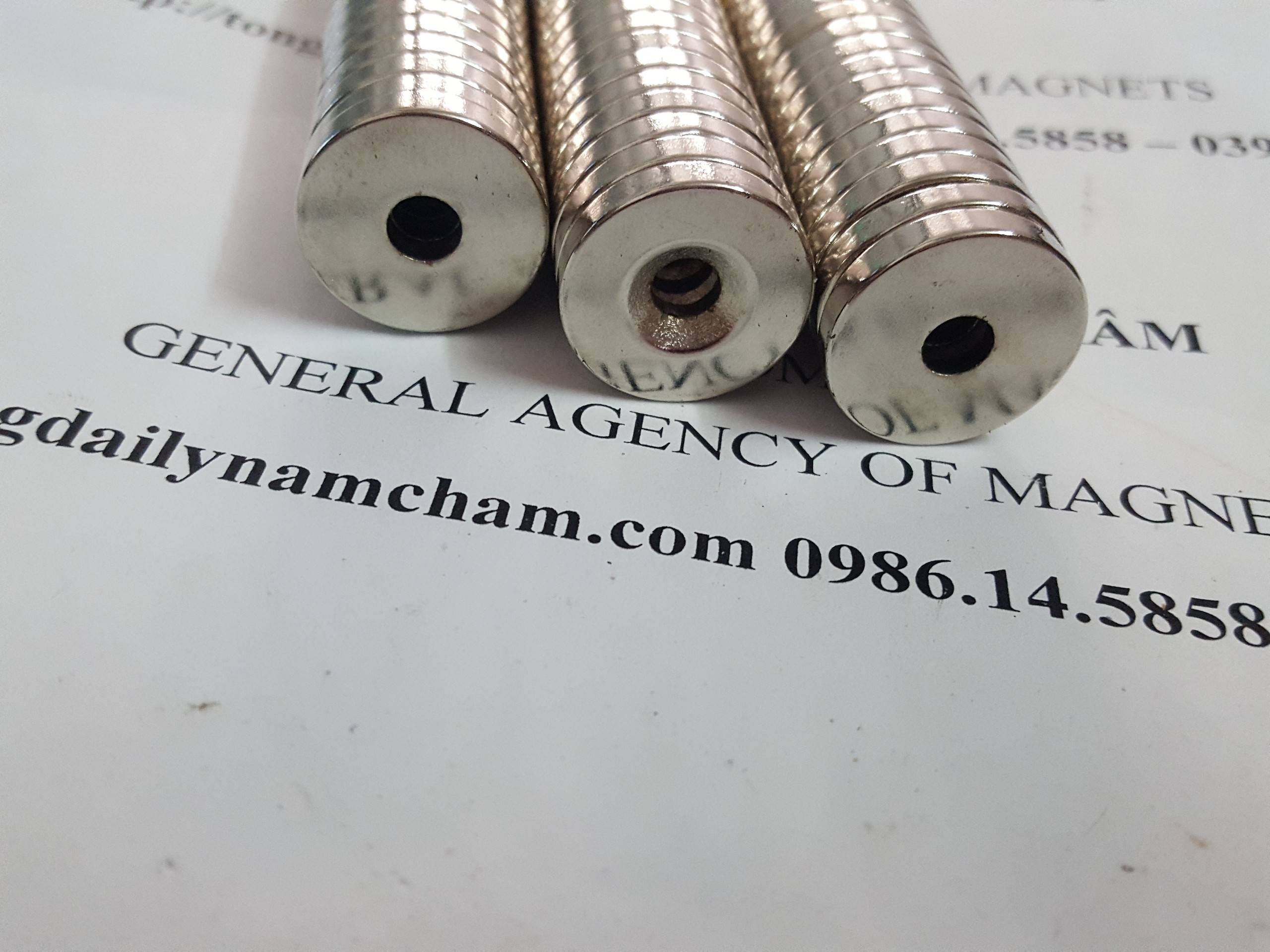 10 viên nam châm 20x4 lỗ vát 5mm