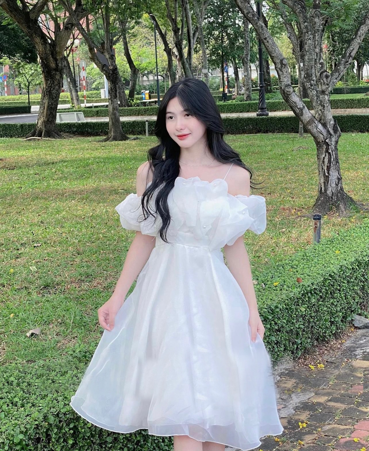 Đầm trễ vai công chúa đính ngọc Jasmin