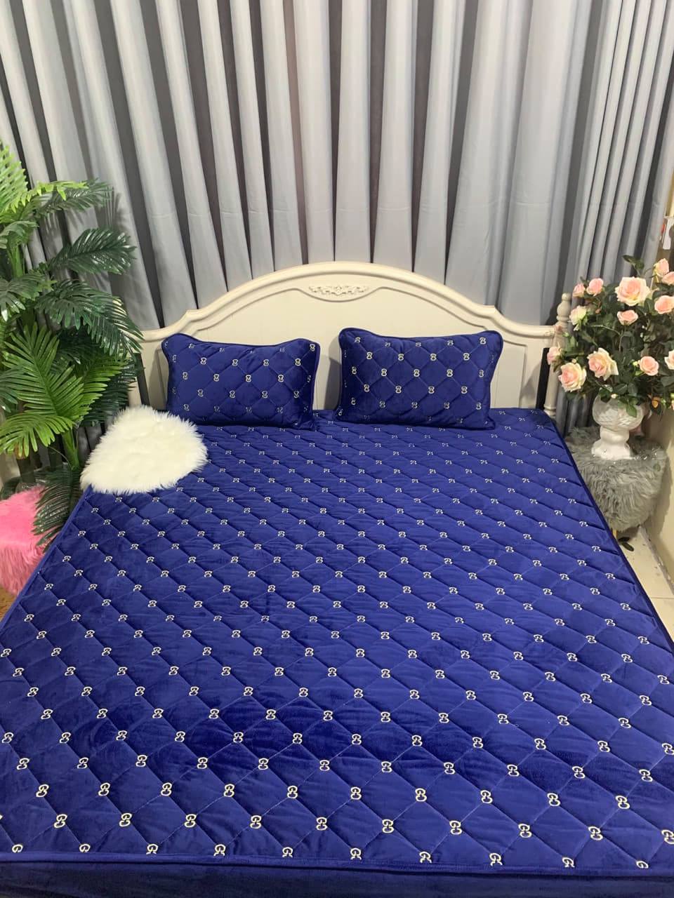 THẢM TRẢI GIƯỜNG NỈ NHUNG GUCCI CAO CẤP ( 1 GA + 2 VỎ GỐI)