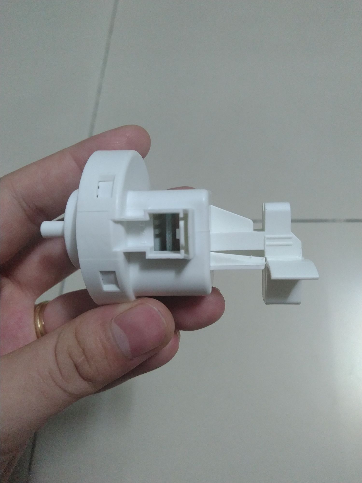 phao máy giặt Aqua màu trắng