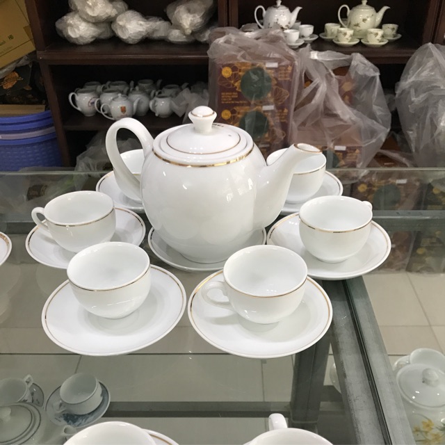Ấm chén kẻ chỉ vàng cao cấp Bát Tràng