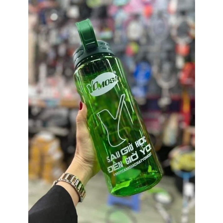 BÌNH NƯỚC CÓ QUAI XÁCH 2L CÓ CHIA VẠCH ( HÀNG KM YOMOST)