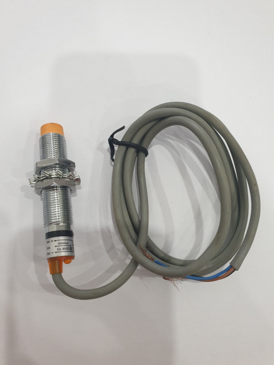 Cảm biến tiệm cận Omron E2E - X5 MF1 PNP No 12-24VDC