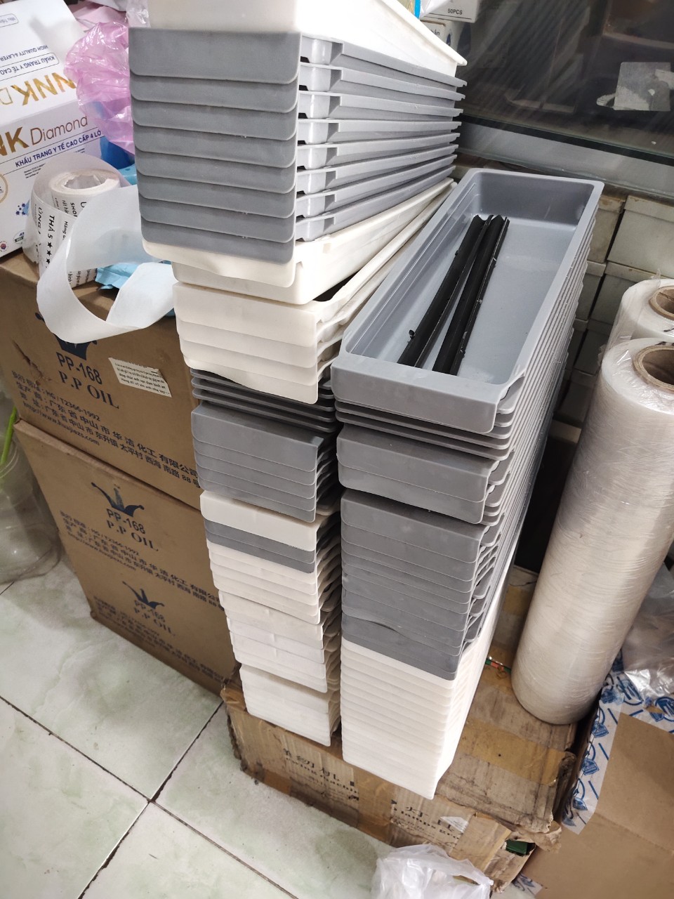 hộc nhựa đóng bàn máy may