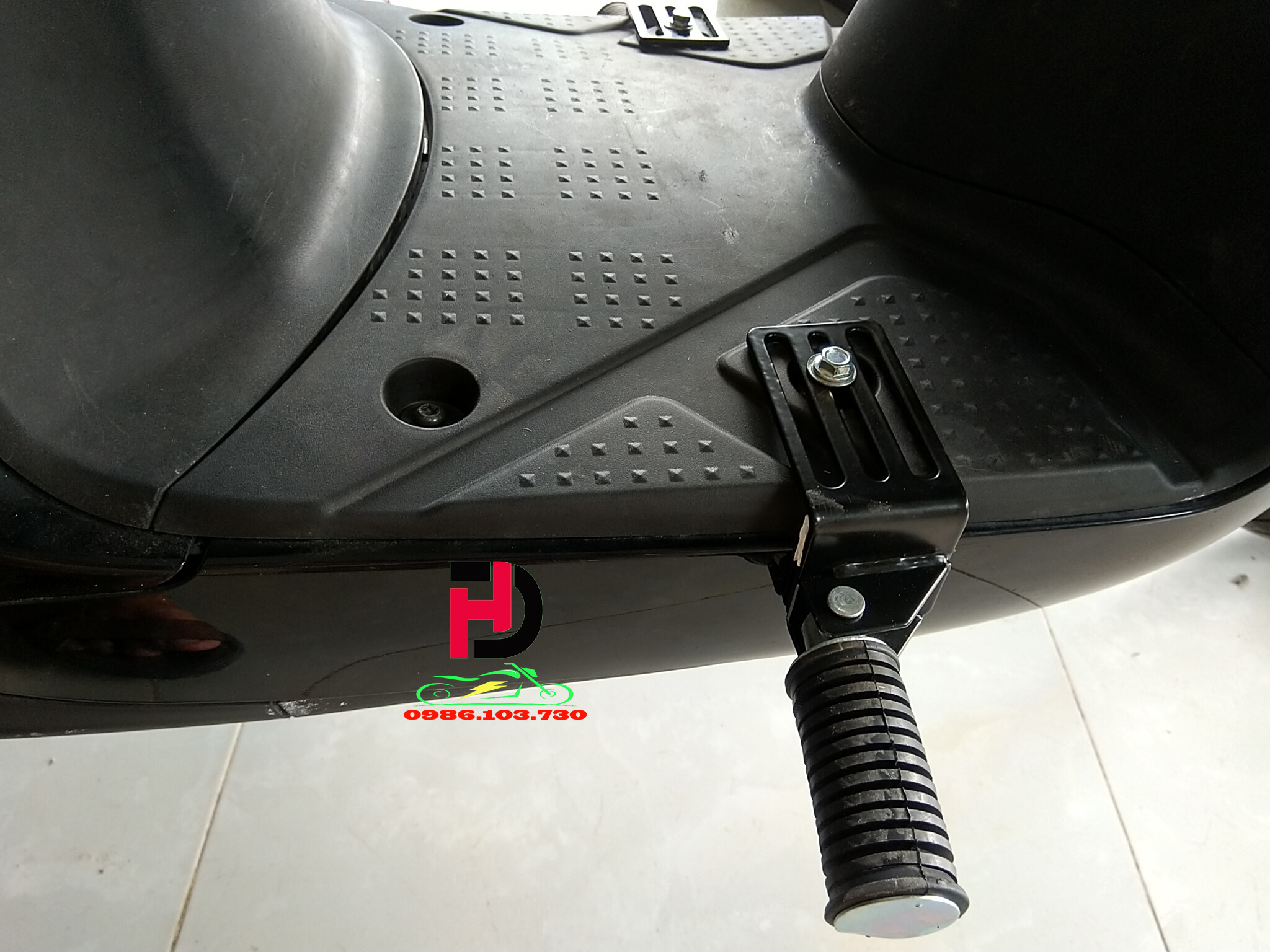 GÁC CHÂN SÀN XE GA XE MÁY ĐIỆN 1 BỘ