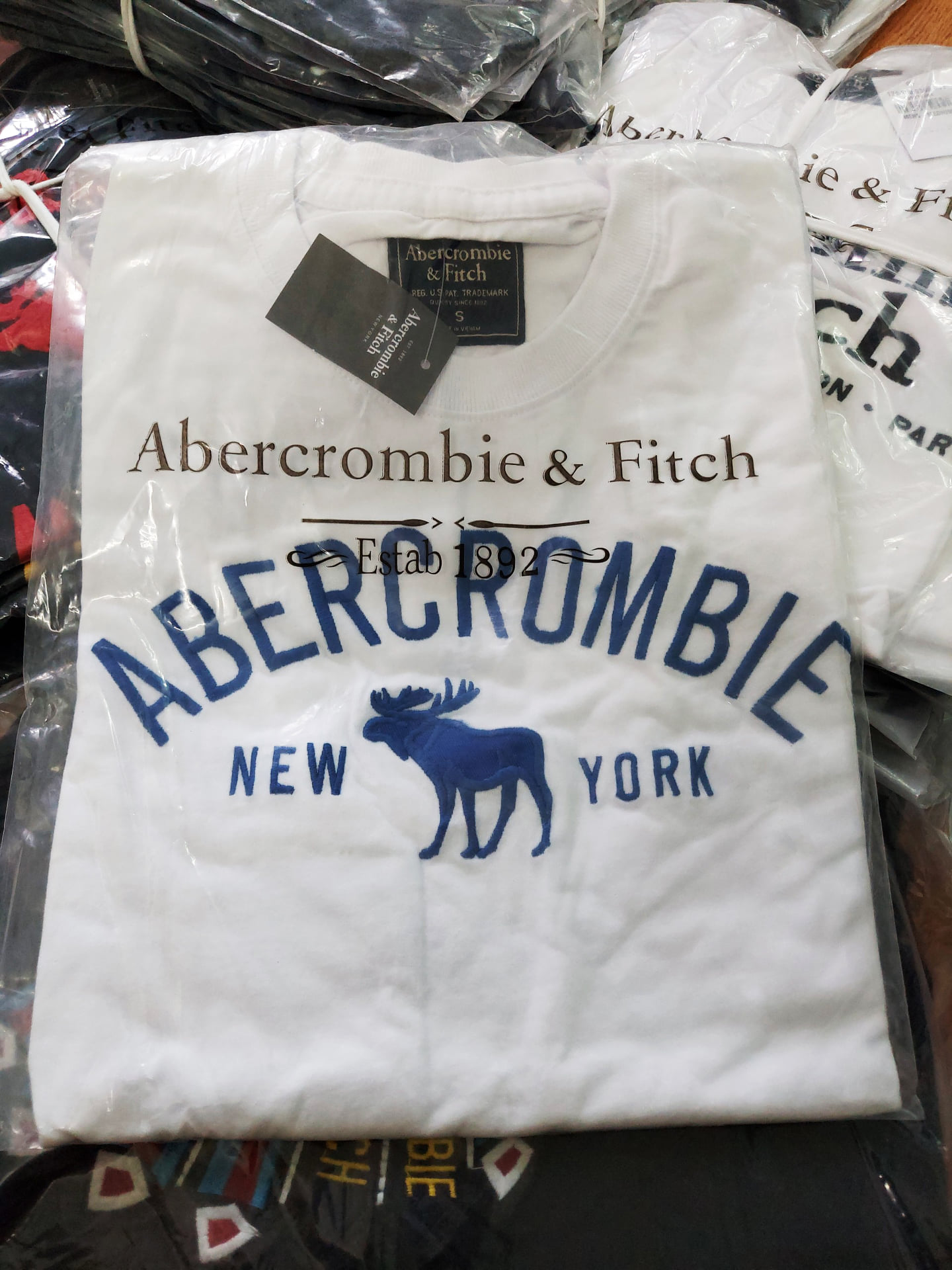 Áo thun Abercrombie & Fitch White navy