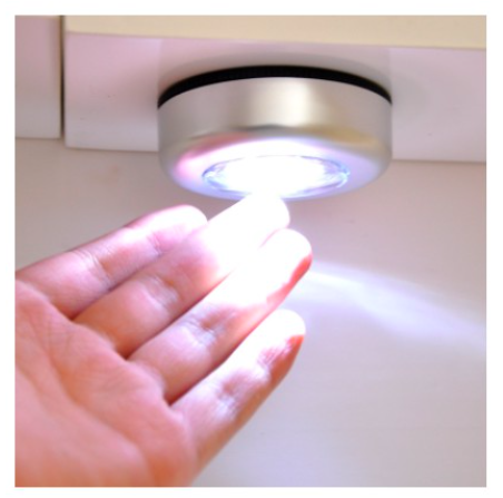 [HCM]Đèn led  không dây càm biến chạm tay xài pin