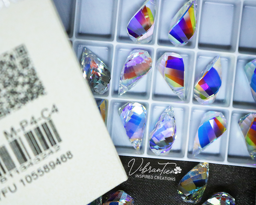[Pha lê Swarovski Vibrantien] Mặt dây chuyền Helix 18 ly