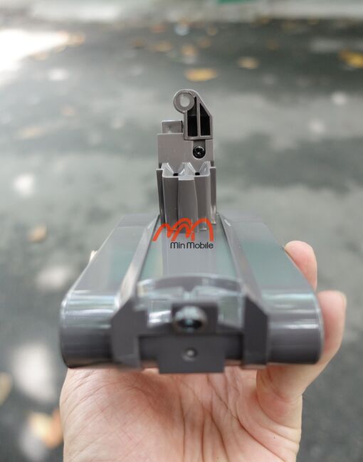 Thay pin máy hút bụi Dyson V6