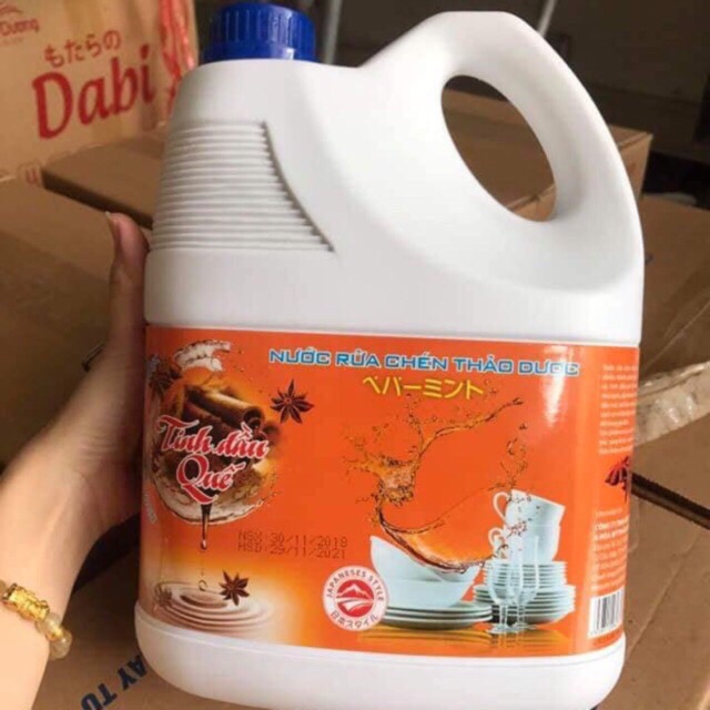 Nước rửa chén bát tinh dầu quế can 3600ML