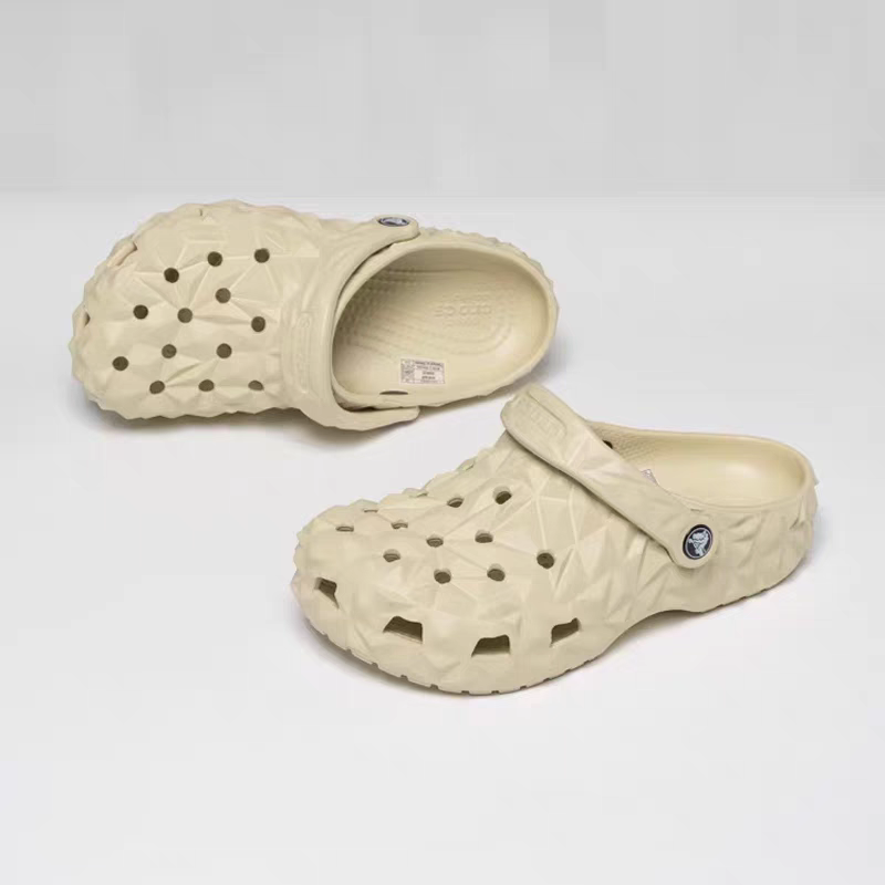 DÉP SỤC NHỰA ĐI MƯA CROCS BAND CLASSIC GEOMETRIC SẦU RIÊNG CHO CẢ NAM VÀ NỮ MÀU KEM