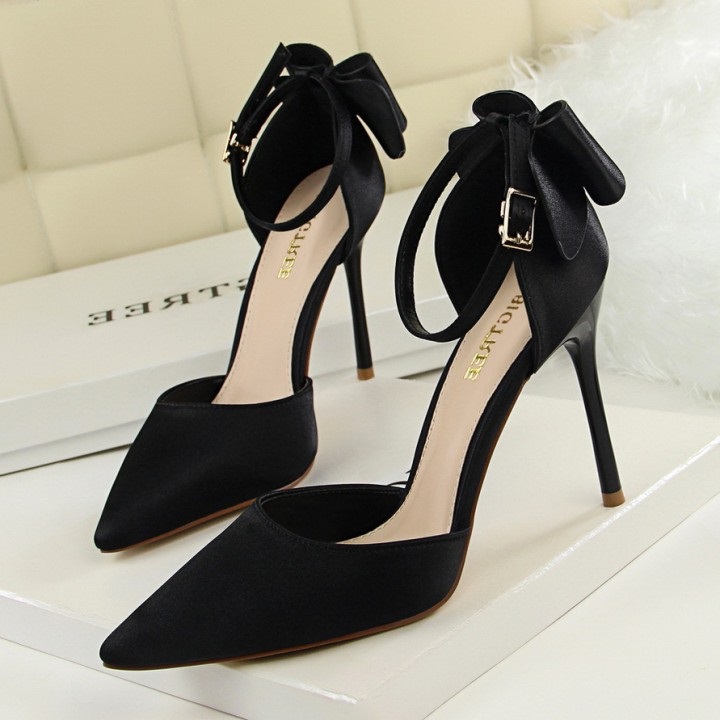 5196-1 HIGH HEELS BIG TREE