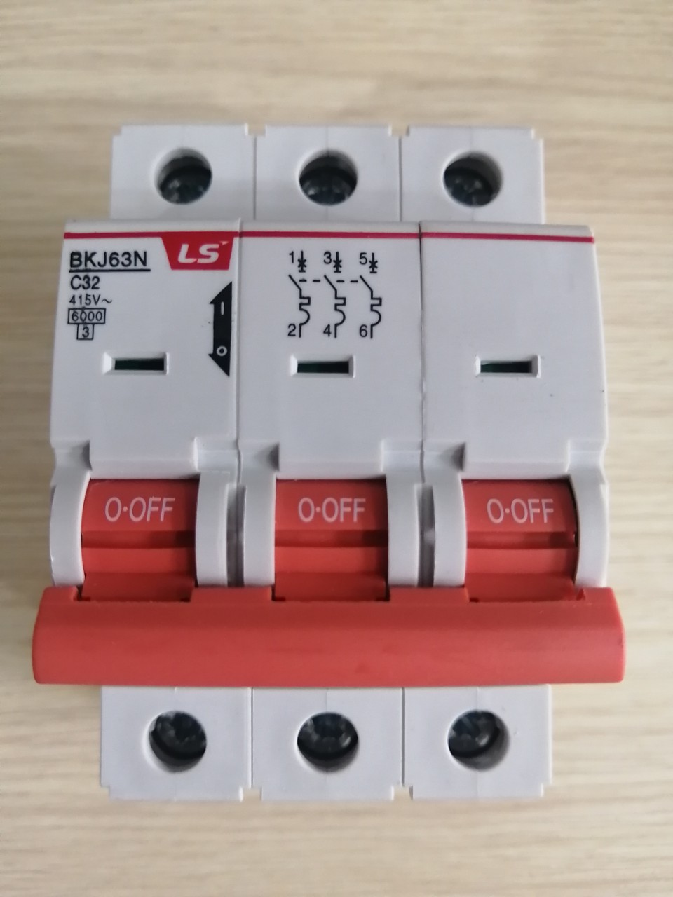 Cb tép ls chính hãng bkj63n 3p 32a 6ka, bảo vệ quá tải và ngắn mạch