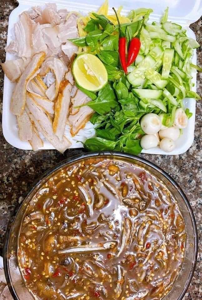 Mắm cá cơm nguyên con 330ML- Đặc sản Nha Trang