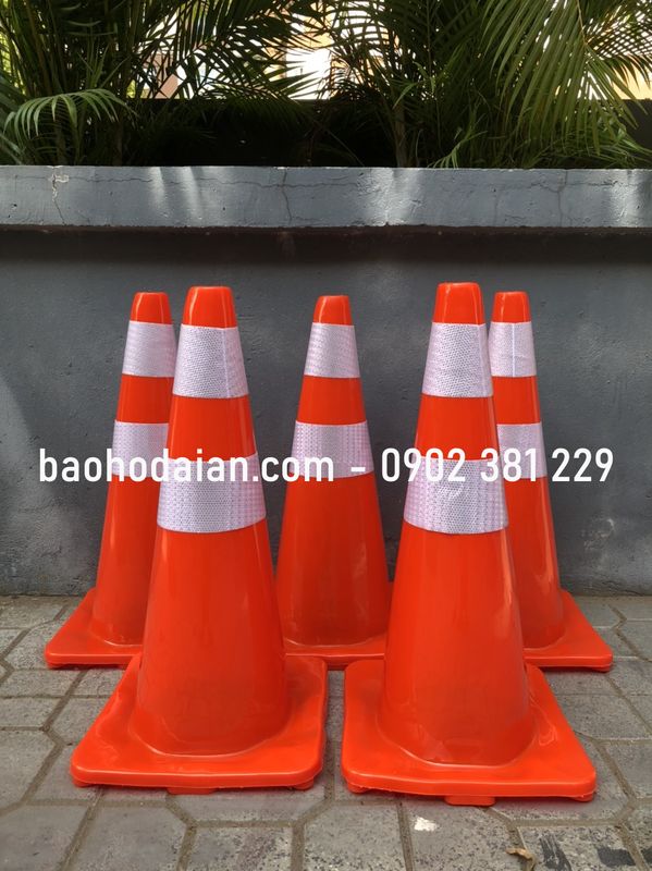 Cọc tiêu cảnh báo giao thông nhựa PVC dẻo 68cm