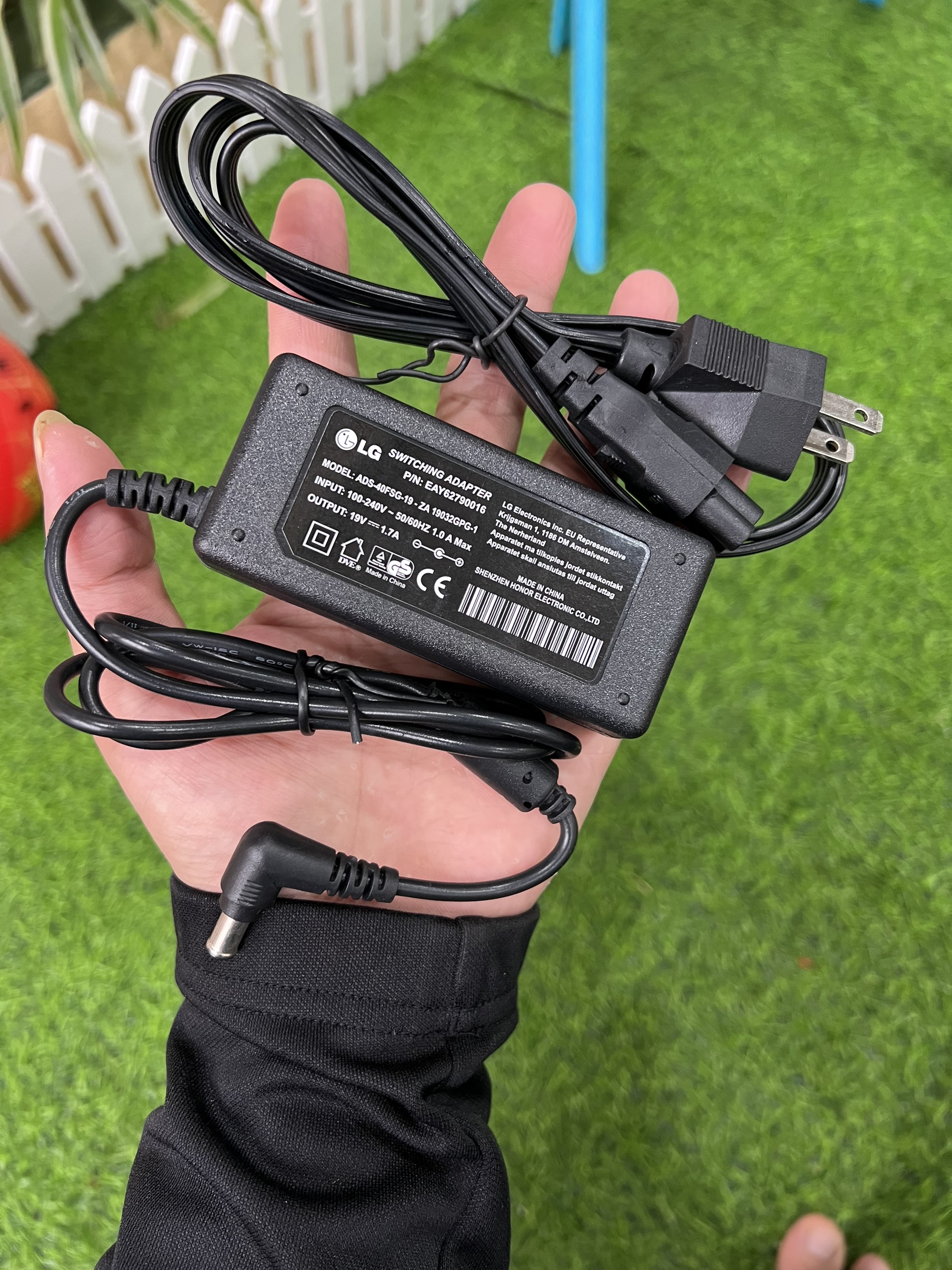 Adapter màn hình máy tính LG 19V 1.7A