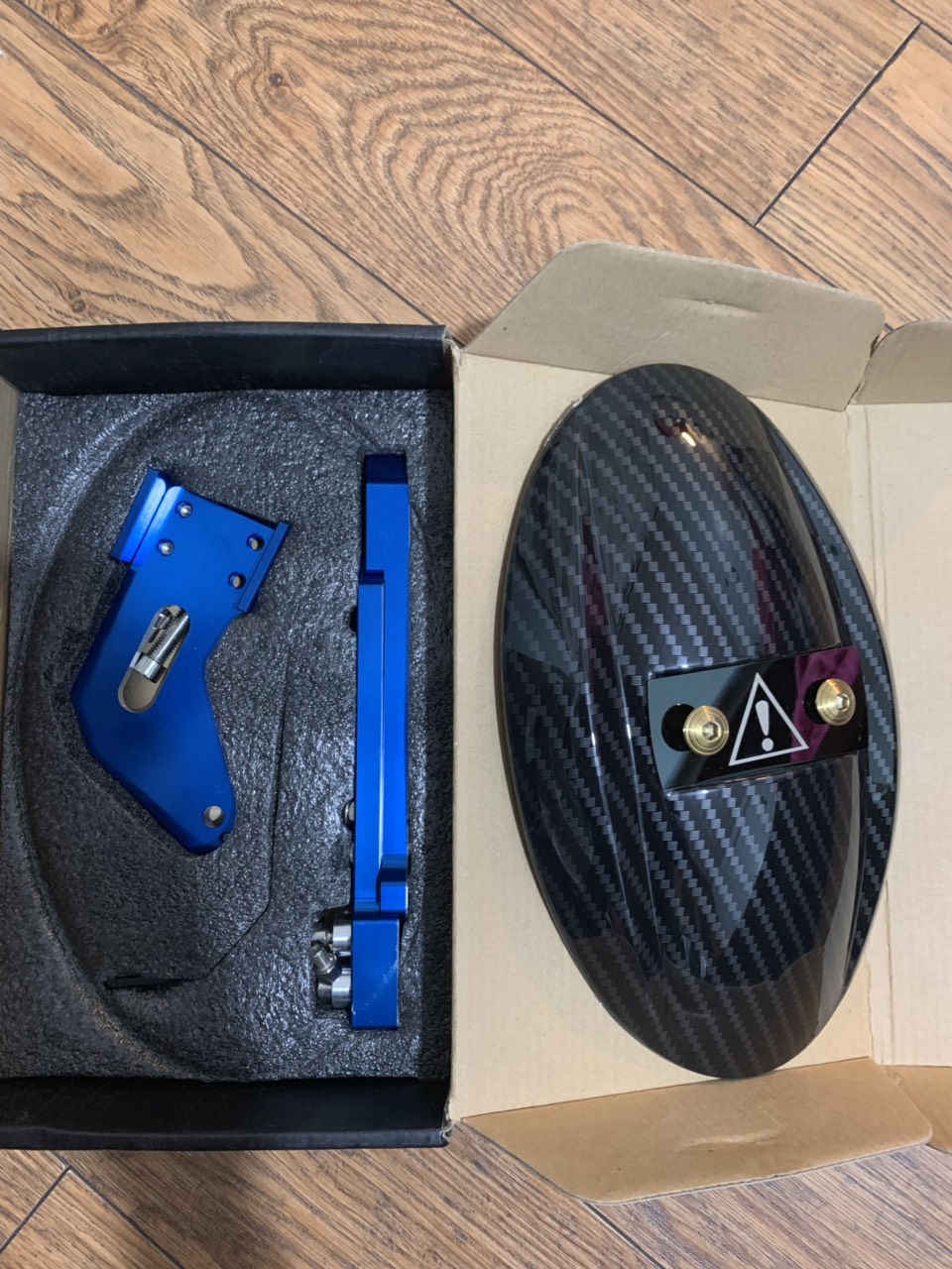 CHẮN BÙN CARBON CHÂN NHÔM CNC CHO EXCITER 135/150, TFX