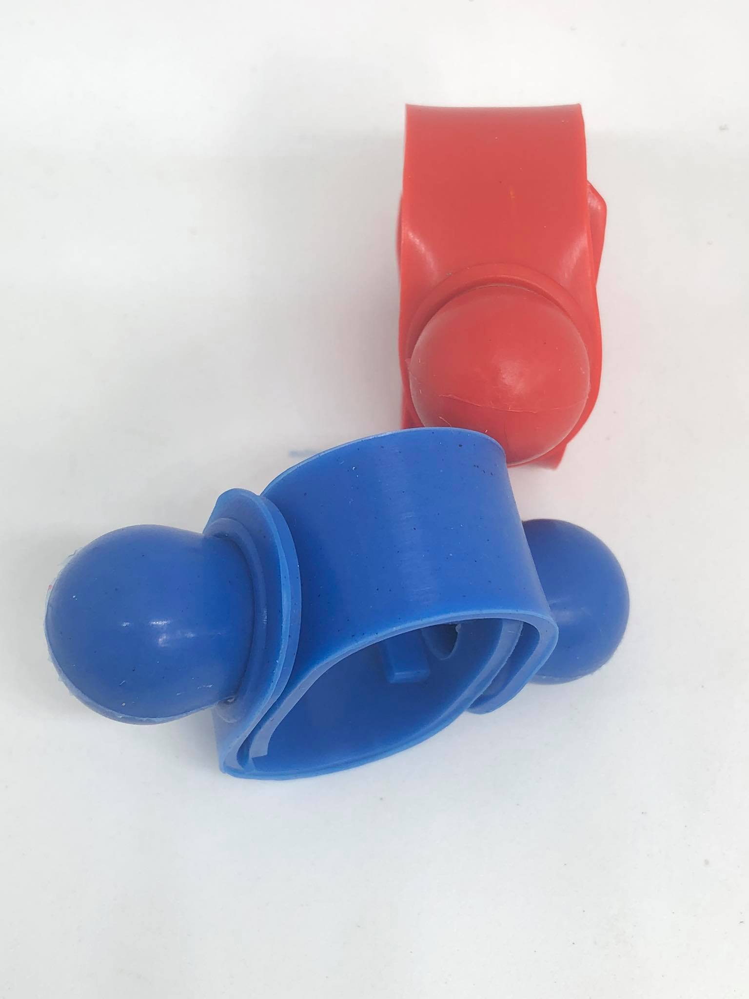 [HCM]BỊT CỰA CAO SU CAO CẤP CHO GÀ NÒI - BỘ X 2 CON