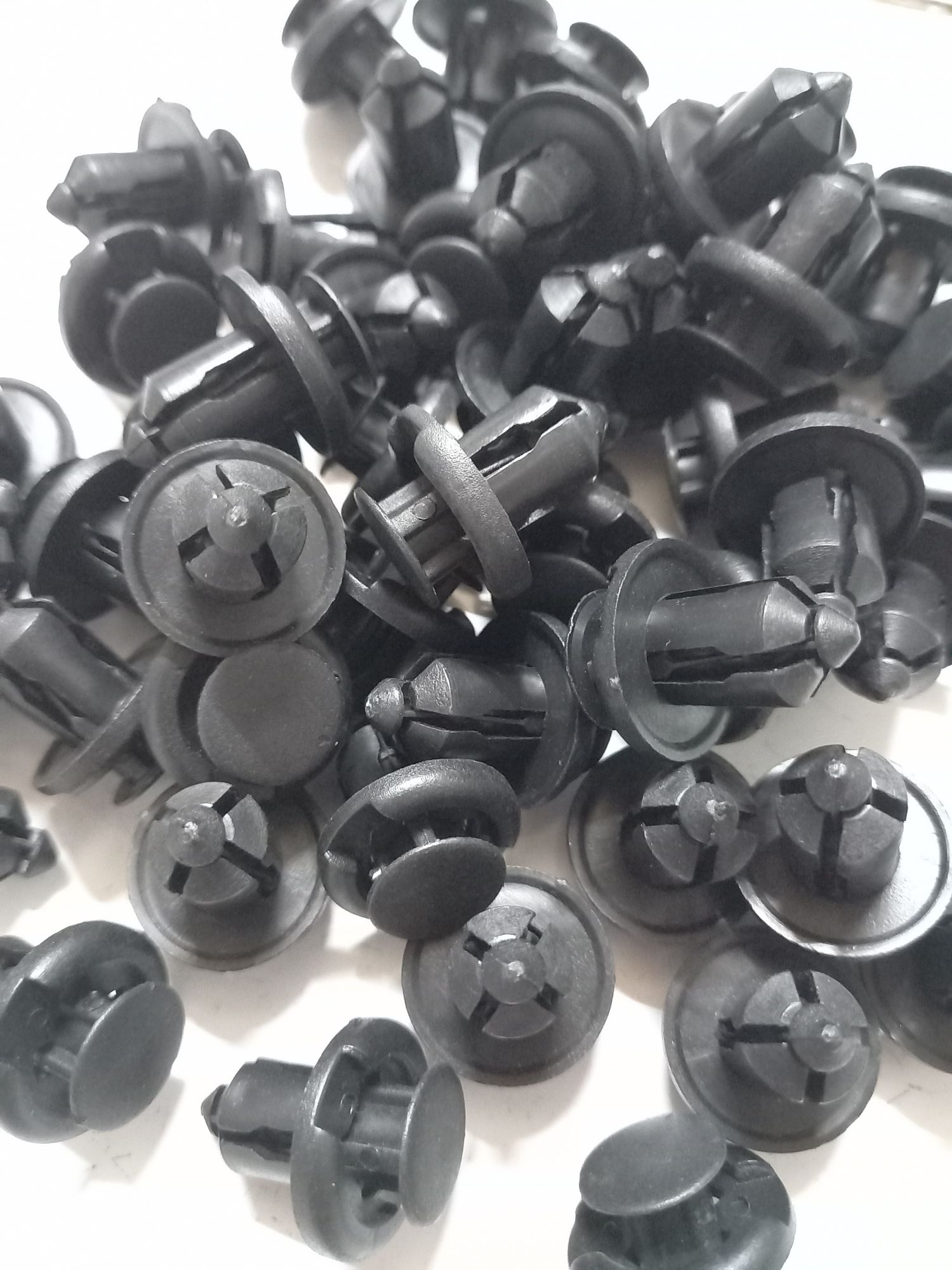 Túi 50 chốt nhựa 10mm gắn cản, lòng vè oto.
