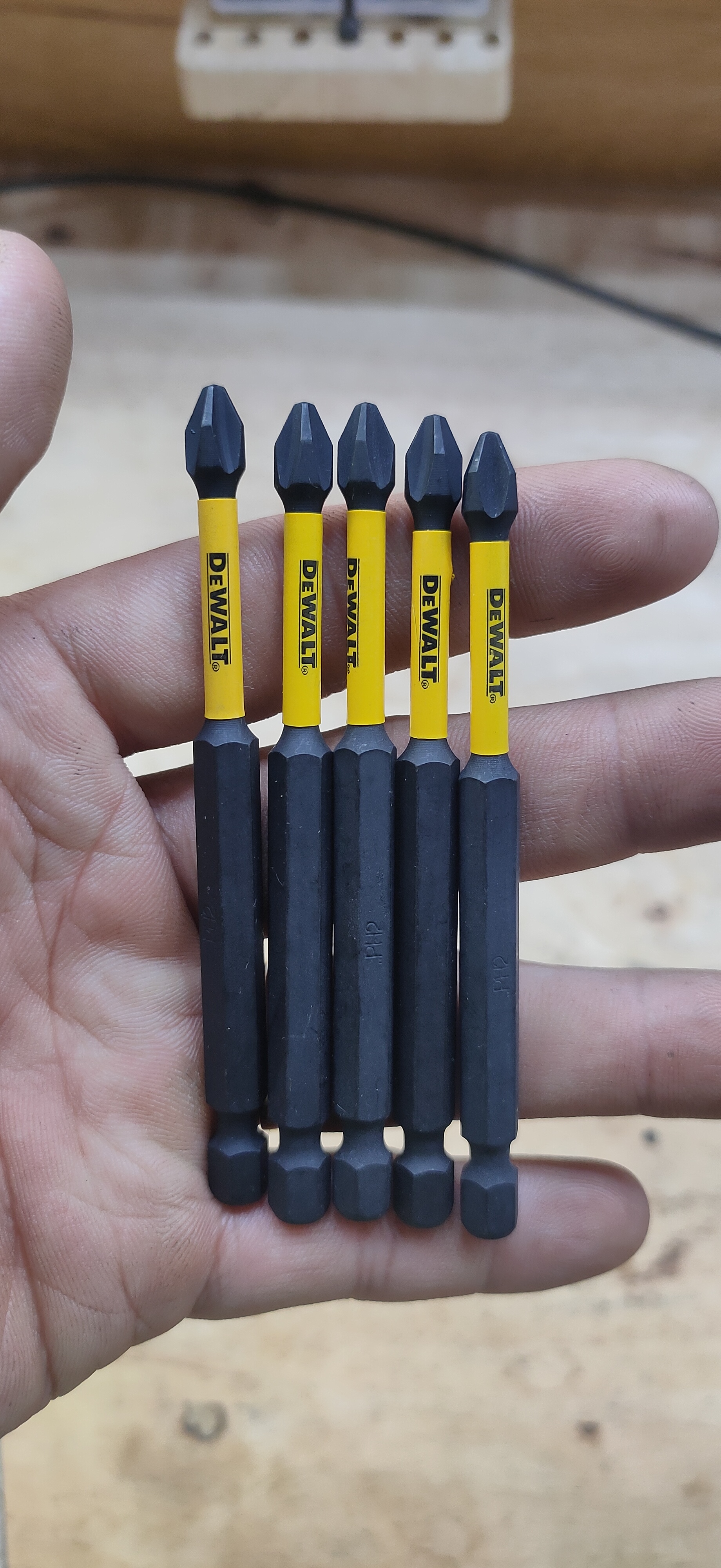 [Socket] Mũi Vặn Vít Dewalt PH2 - Dài 9cm - Đen Tem Vàng