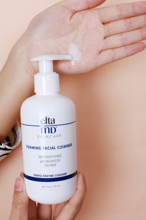 Sữa rửa mặt ELTA MD FOAMING FACIAL CLEANSER 207ml