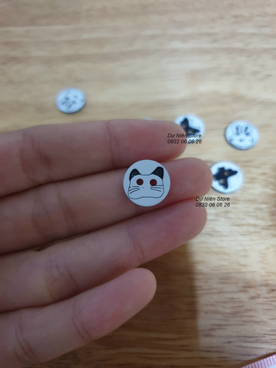 Nút sơ mi/ nút nhựa trang trí 12mm 2 lỗ đủ mẫu gói 10 viên, 50 viên.