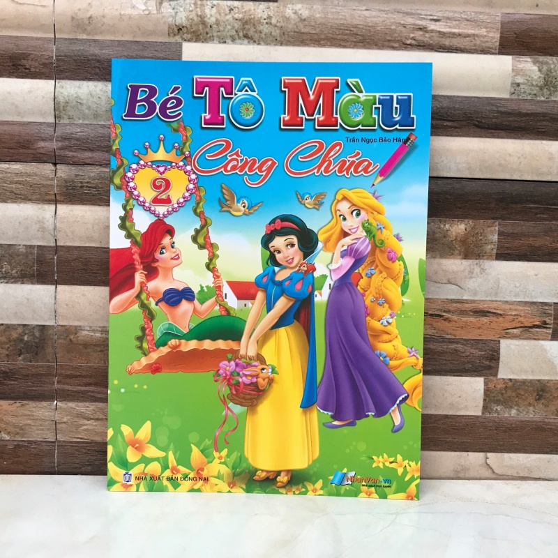 {HCM} Bé tập tô màu công chúa cho bé
