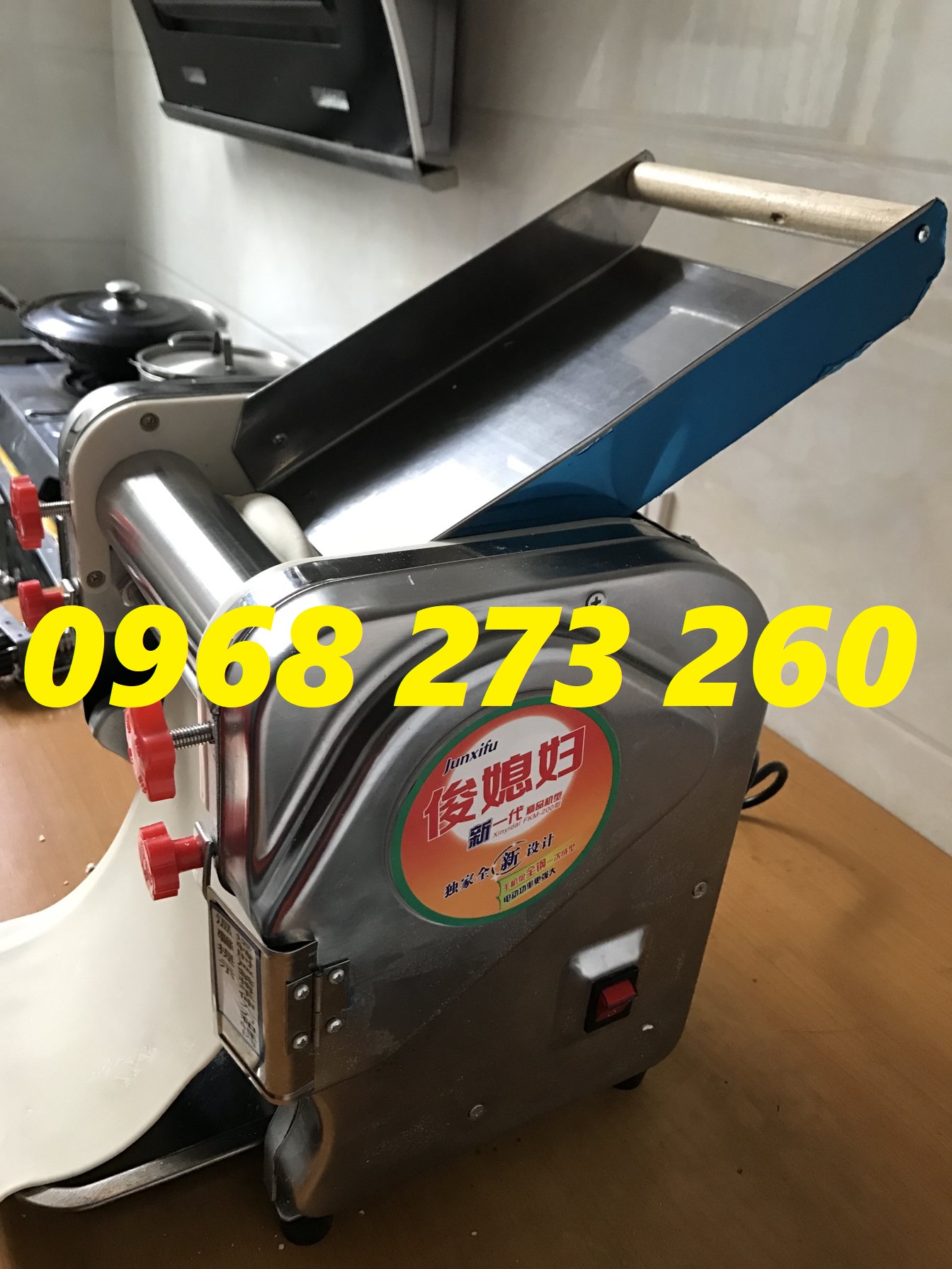 Máy cán bột mì làm bánh chạy điện