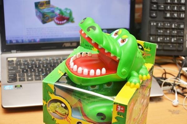 Trò Chơi Khám Răng Cá Sấu - Cá Sấu Căn Tay