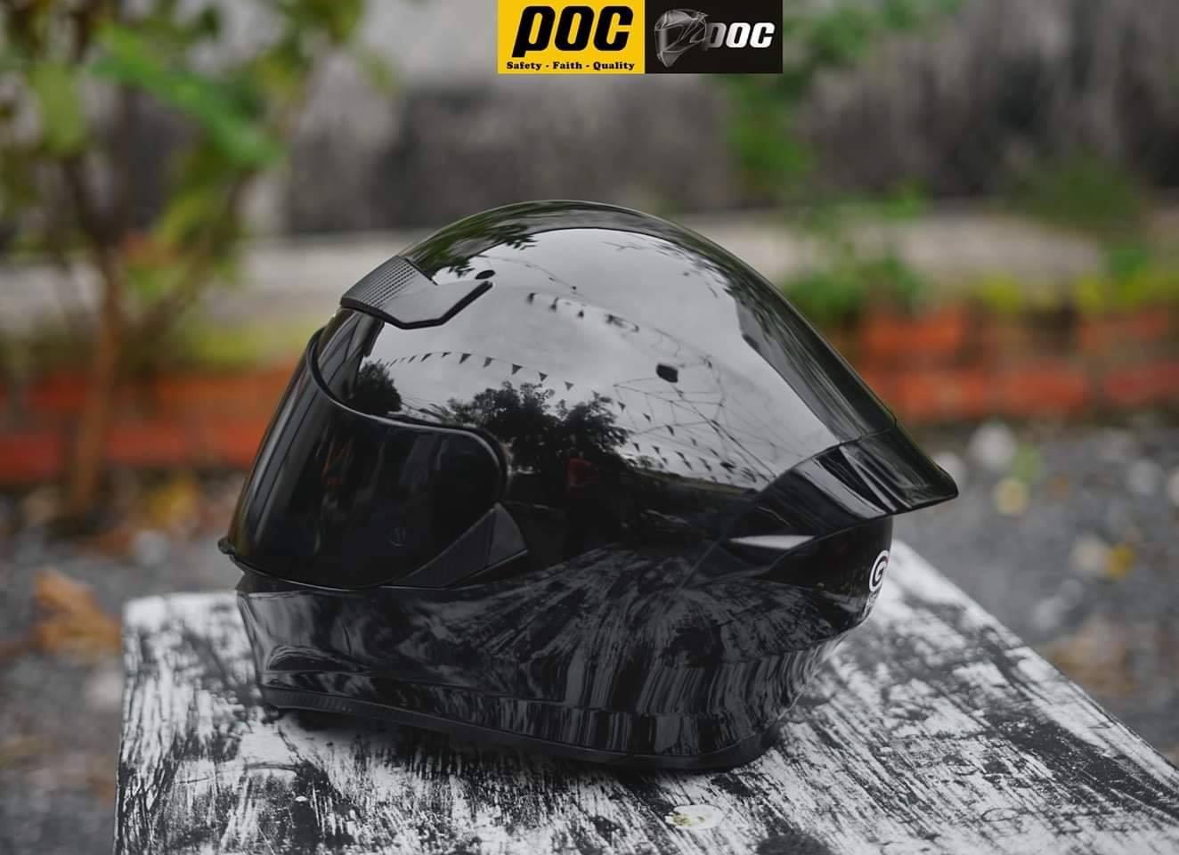 Nón ROYAL M138B đen bóng lên tem SHARK MONSTER cực đỉnh ( sẵn đuôi gió và túi đựng nón)