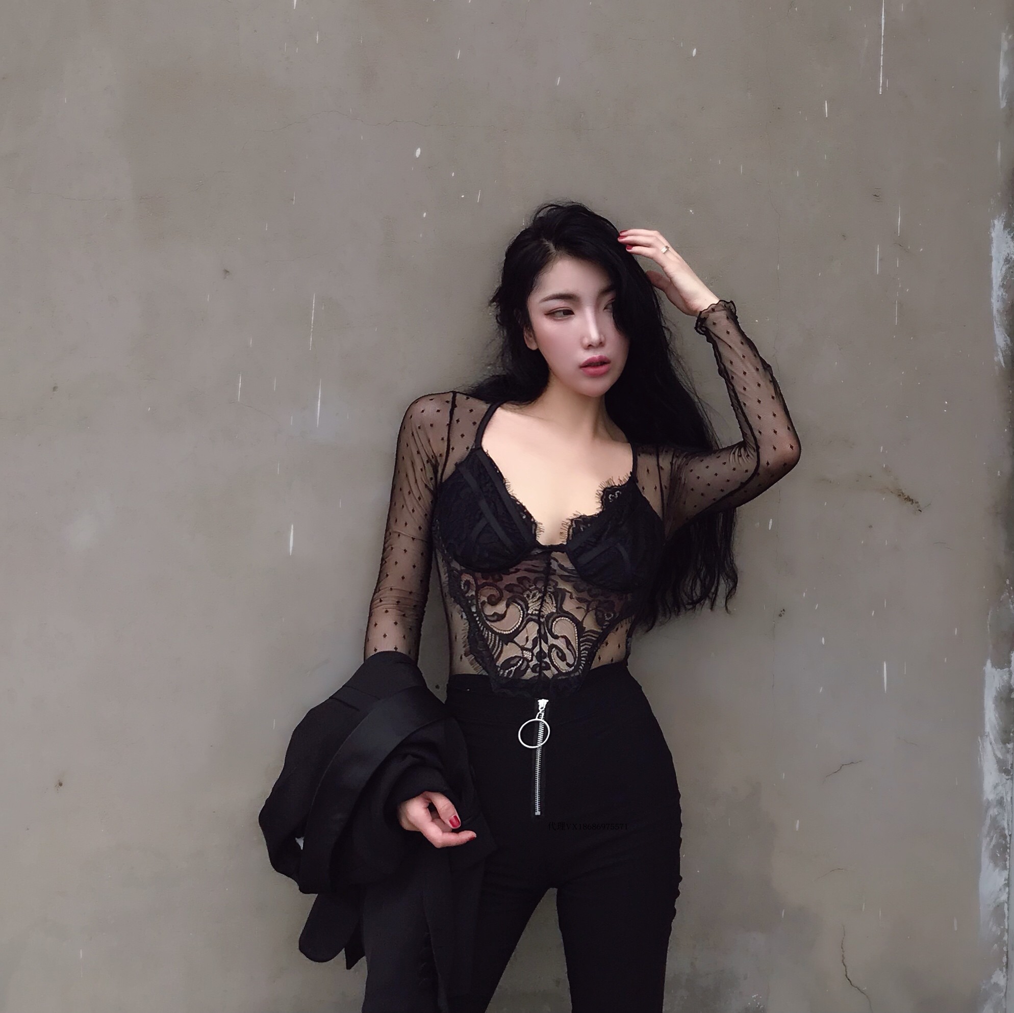 Bodysuit dài tay chấm bi nữ