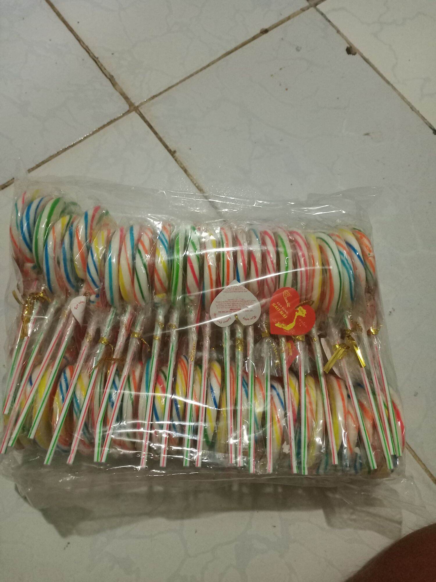 kẹo mút cầu vồng combo 50 cây thơm ngon hấp dẫn