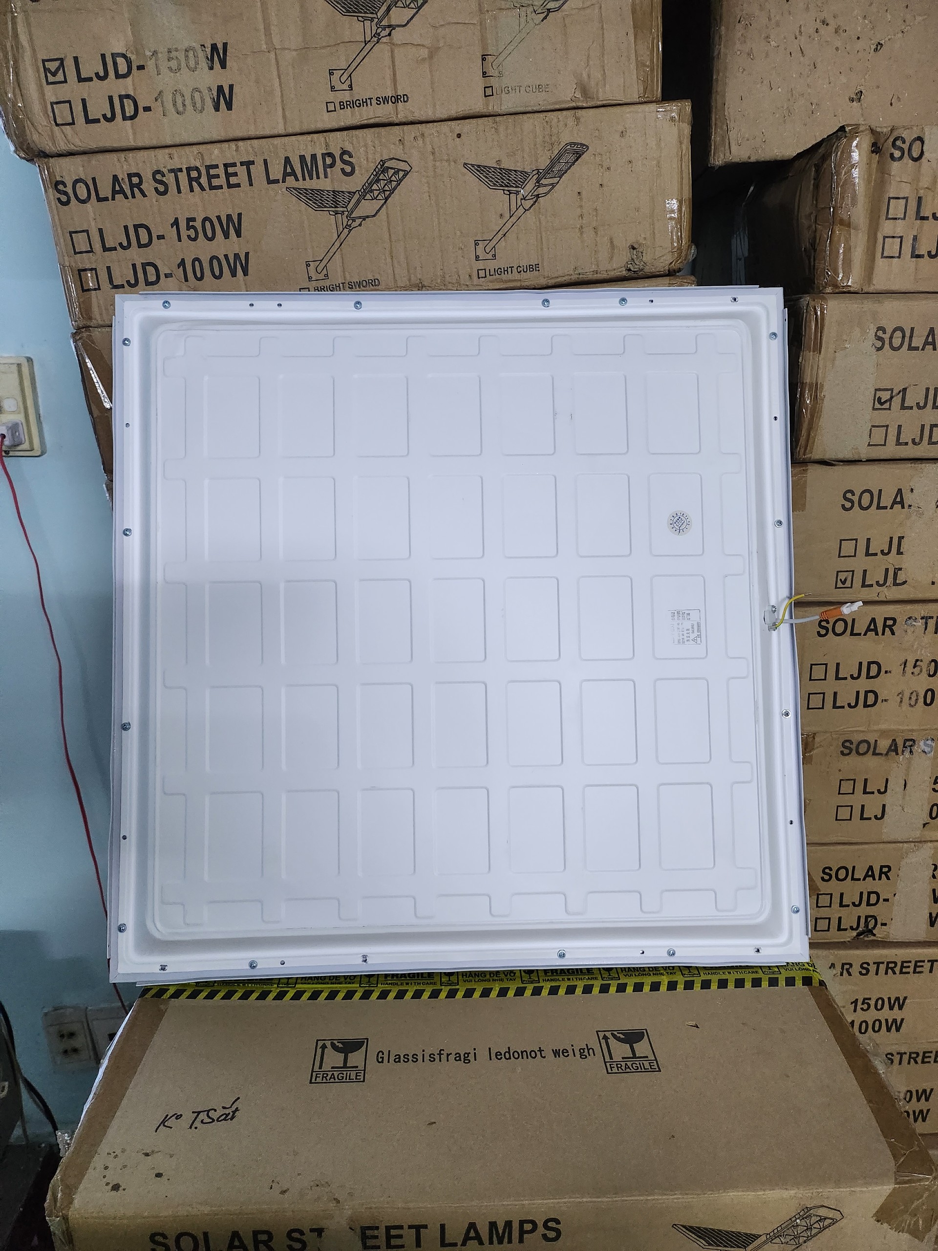 Đèn Led vuông ốp trần siêu mỏng nhẹ ( 48W 600 x 600 )