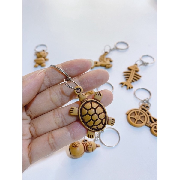 [Mẫu ngẫu nhiên] Móc khoá nhựa giả gỗ mini siêu dễ thương