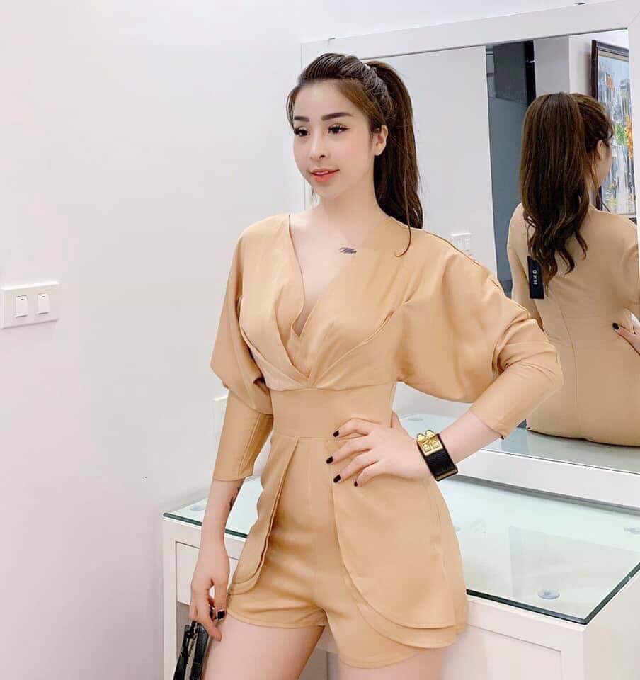 Jumsuit nữ quần đùi áo tay lỡ cổ V