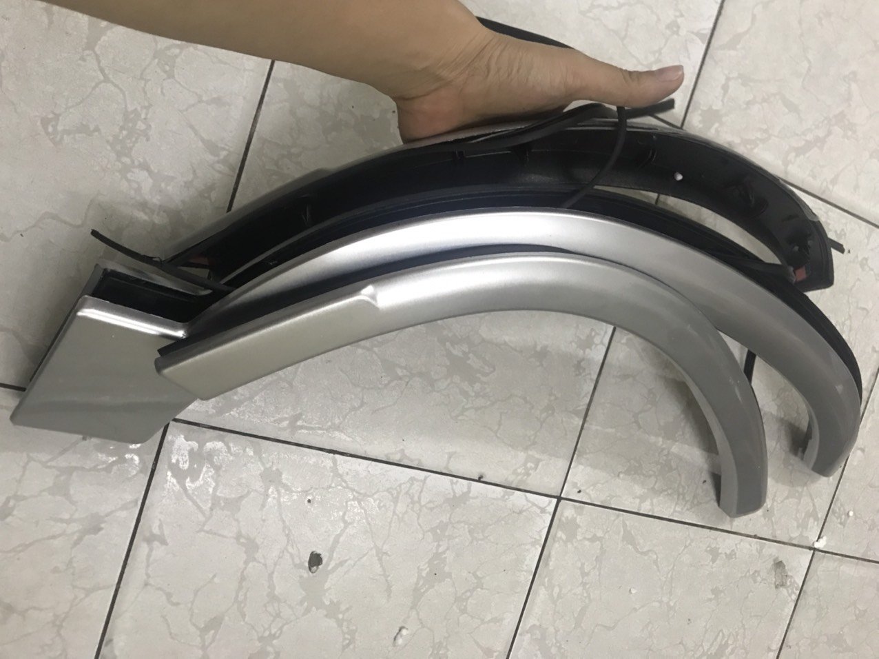 Ốp phồng tai xe Suzuki Wagon R+